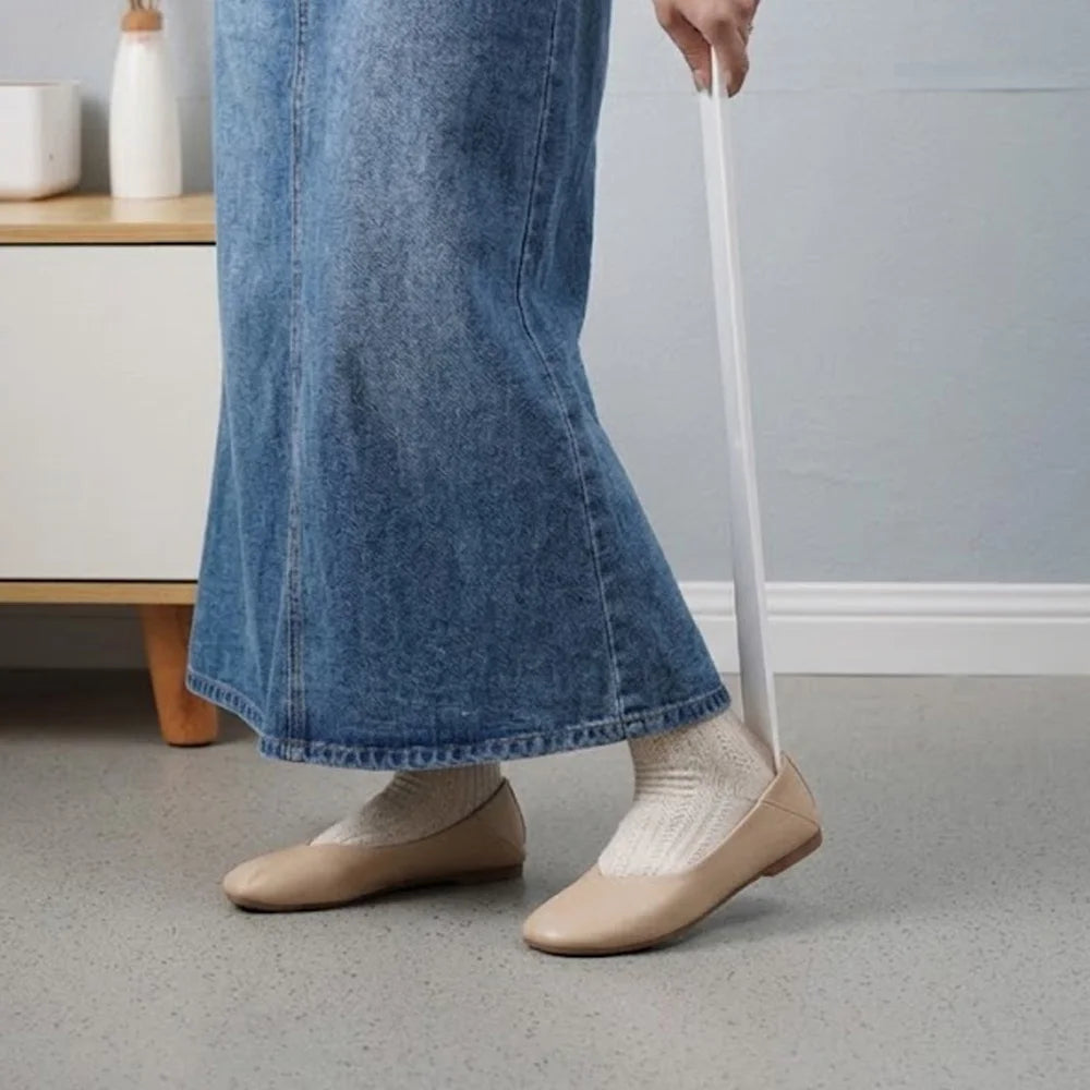 55cm White Wooden Magnetic Shoe Horn